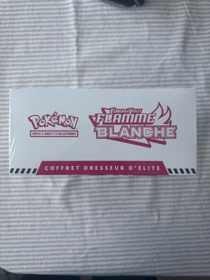 Coffret Pokémon ETB Flamme Blanche – Neuf Scellé - photo numéro 3