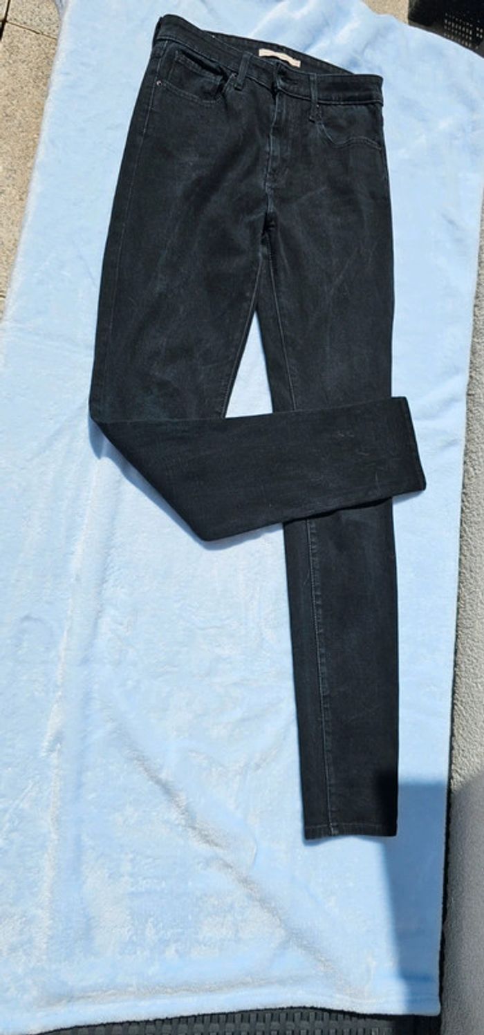Jean noir Levis 721 high rose skinny taille 38 - photo numéro 3