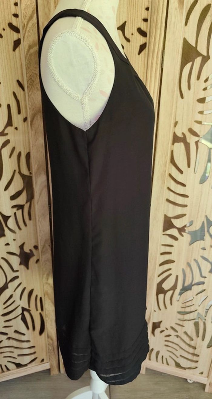 Robe noire fluide - Bretelles et col en satin - T 38 H&M - photo numéro 3