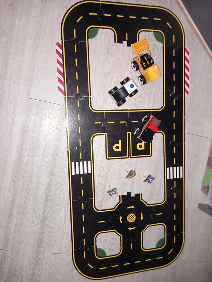 Circuit ikea avec voiture IKEA Beebs