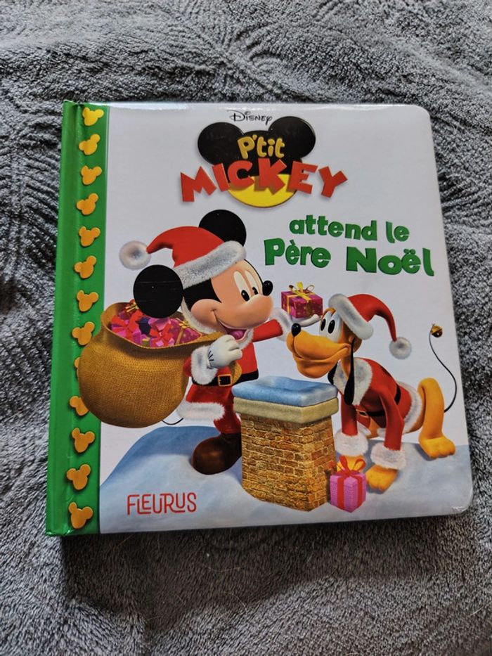 Livre le p'tit mickey attend le père Noël