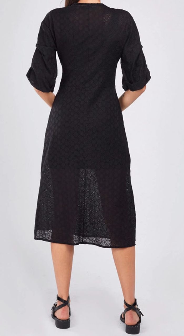 Jolie robe midi broderie anglaise - photo numéro 10