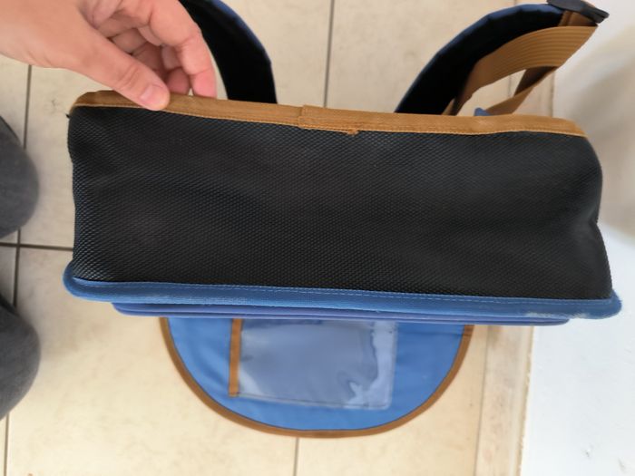 Cartable bleu jamais utilisé - photo numéro 4