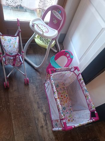 Lot poupon : lit, poussette et chaises hautes 