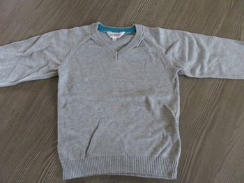 pull col V 'kiabi' gris