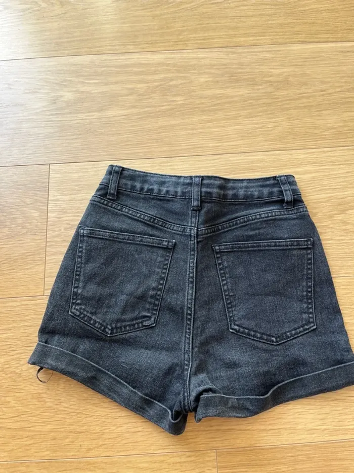 Short en jean noir taille XXS 32 - photo numéro 3
