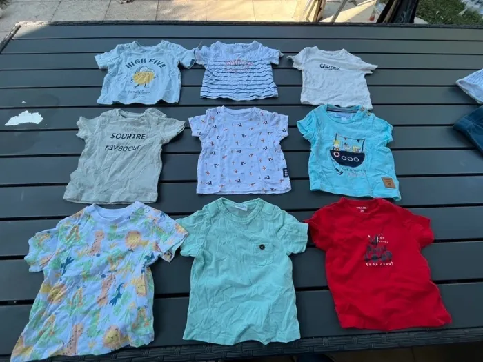 Maillot manches courtes taille 3 mois ( prix à l’unité )