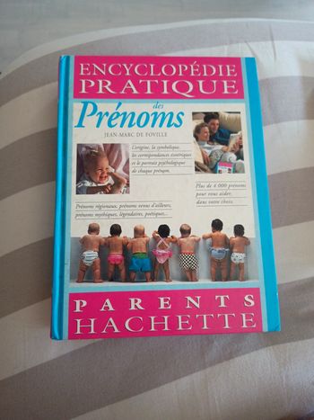 Encyclopédie pratique des prénoms aux éditions Hachette
