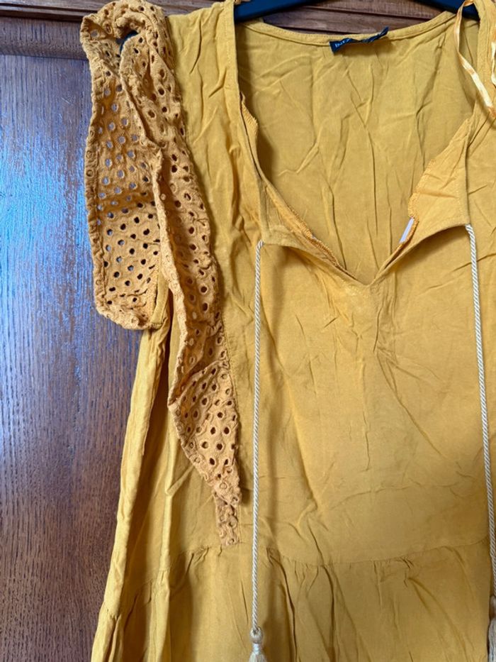 Robe moutarde droite avec volant et broderie taille 38 in extenso - photo numéro 2