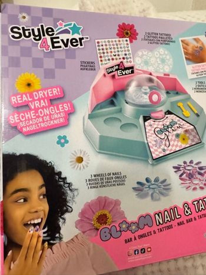 Bar à ongles et tatoos - photo numéro 2