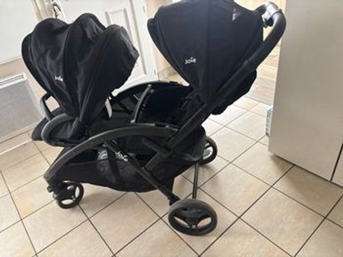 Poussette double joie