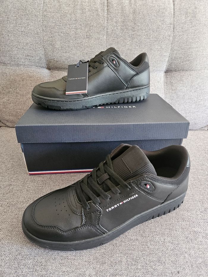 Basket homme Tommy hilfiger neuve
Taille 43