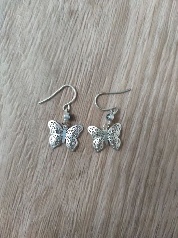 Boucles d'oreilles neuves