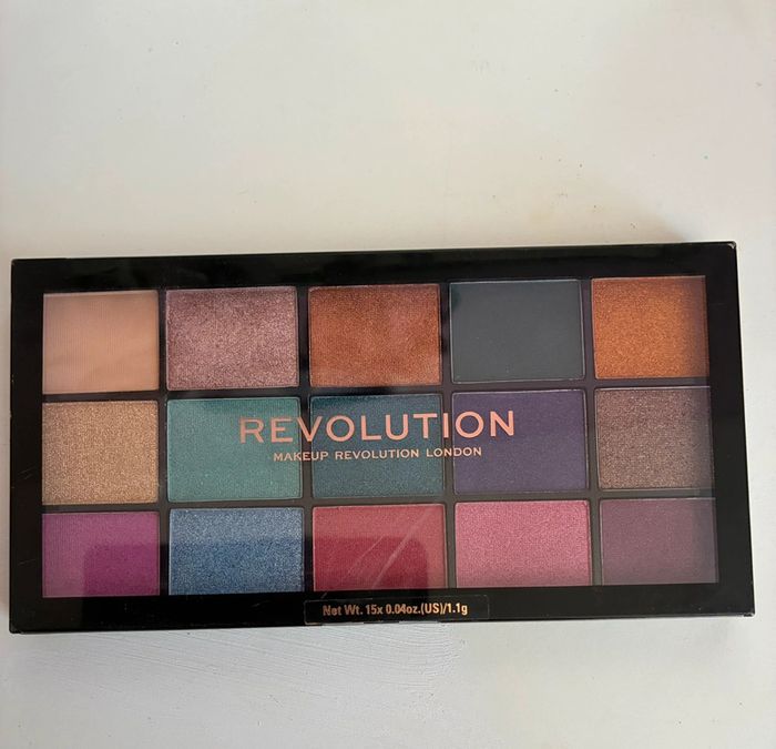 Palette Reloaded Jewelled, 15 fards, Makeup Revolution. - photo numéro 2