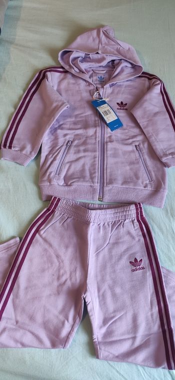 Ensemble jogging fille Adidas 3 an neuf