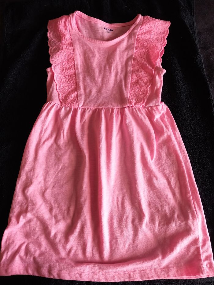 2 robes et 1 jupe