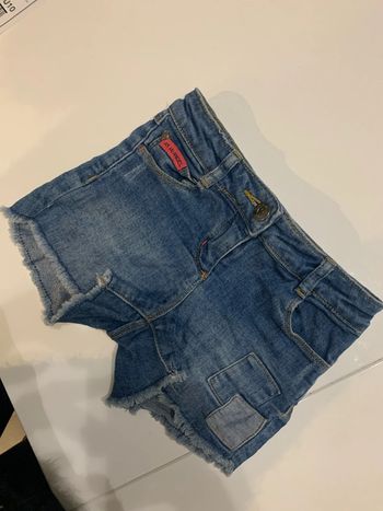 Short en jean frangé