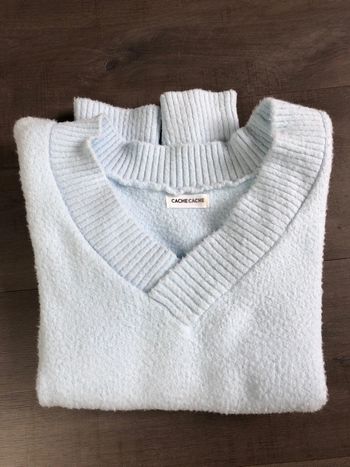Pull bleu ciel cache cache taille S doux col V