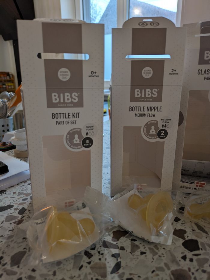 Biberon Bibs avec 2 tétines neuves - photo numéro 2