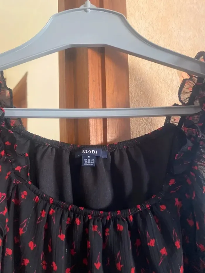 Blouse noire légère à motifs rouges – KIABI – Taille 38 - photo numéro 2