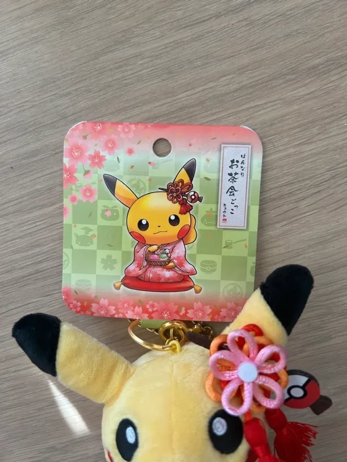 Peluche Porte-clés Pikachu Hannari – Tea Party Version – Pokémon Center Kyoto (Rare / Collector) - photo numéro 3