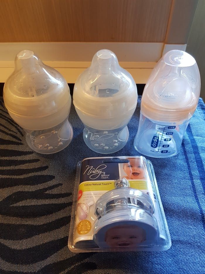 3 biberons avec 2 tétines de rechange