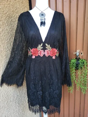 Robe dentelle fleuri broderie noir shein taille 52
