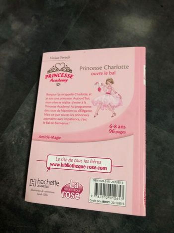 Livre princesse Charlotte ouvre le bal 6-8 ans Bibliothèque rose - photo numéro 4