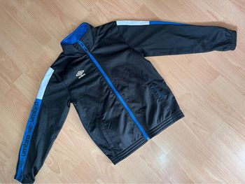 Jolie veste Umbro T. 9-10 ans/138 cm garçon TBE