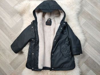 Parka imperméable zara fourrée 4/5 ans noire 
