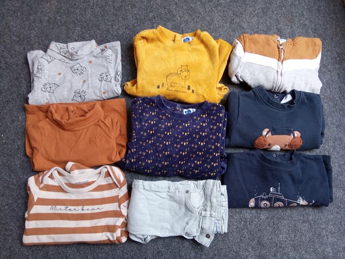 Lot de 9 vêtements garçon 18 mois , gilet, pyjamas Léger, pull col roulé, body manche longue, jean, pyjamas ,mi  saison, marque Verbaudet,orchestra