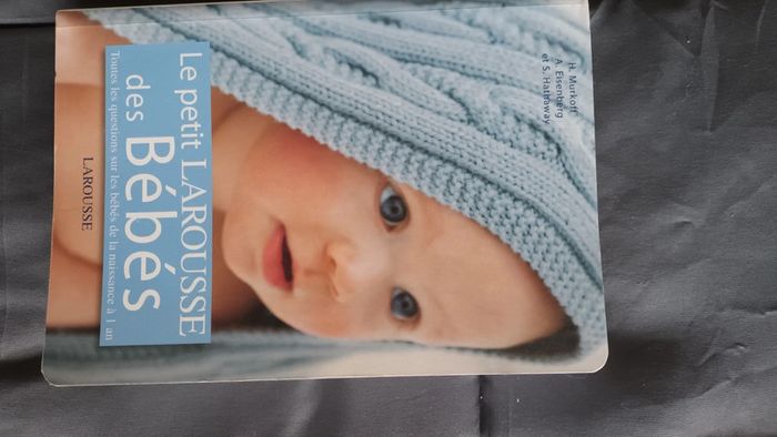 Livre Le petit Larousse des bébés