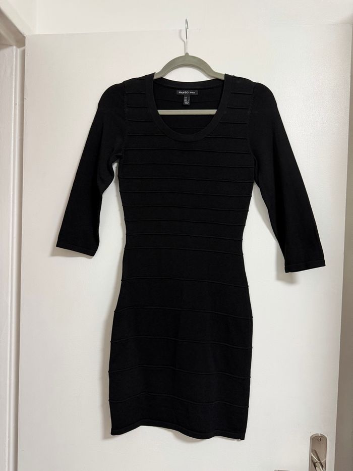 Magnifique robe cintrée noire Mango neuve sans étiquette taille M - photo numéro 1