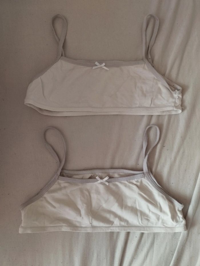 Lot brassières taille 10/12 ans