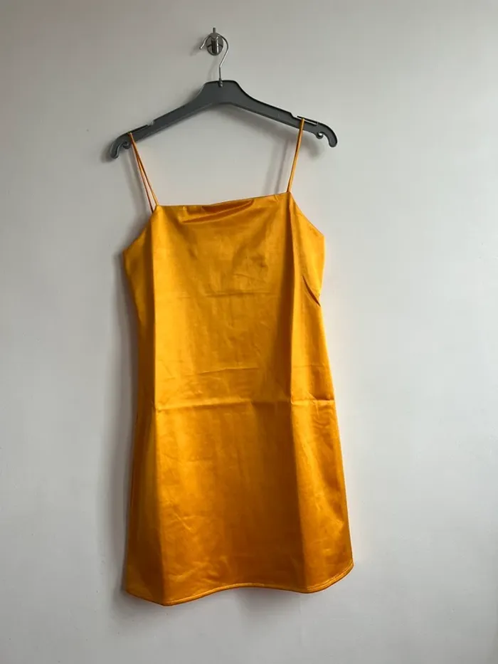 Robe taille S satin - photo numéro 2
