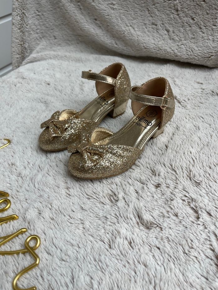 Chaussure de princesse à paillette doré - Gemo Taille 26 - photo numéro 4