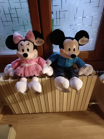 DEUX PELUCHES MICKEY ET MINNIE PATINEUR DISNEY
