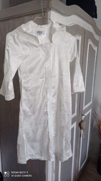 Djellaba enfant blanc cassé 3/4 ans parfait état 😉