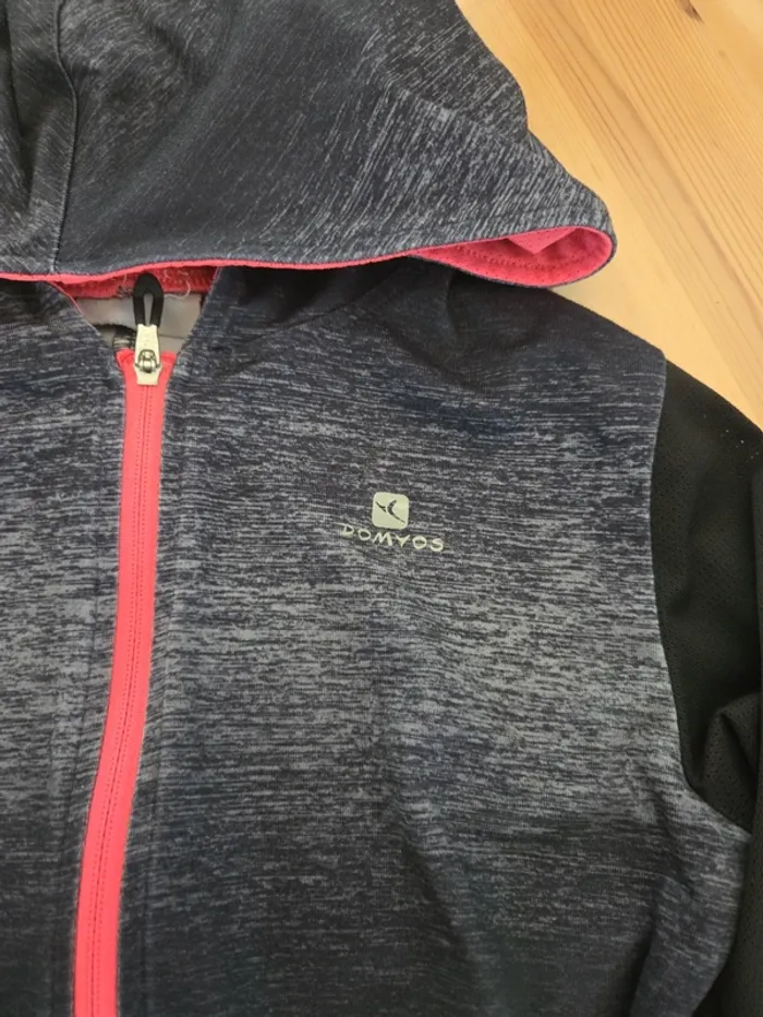 Veste de sport a capuche - photo numéro 2