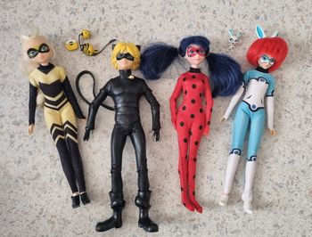 Lot 4 figurines miraculous