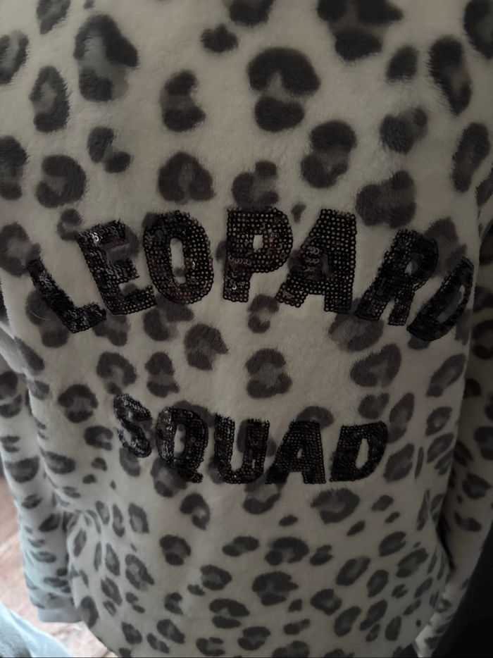 Pull tous doux , sequins , à messages - photo numéro 7