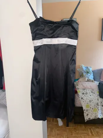 Robe de soirée noir et noeud gris