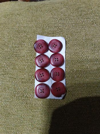 Lot 8 boutons bordeaux 2.6 cm