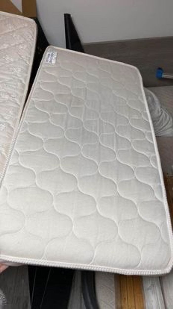 Lit bébé +matelas neuf - photo numéro 2