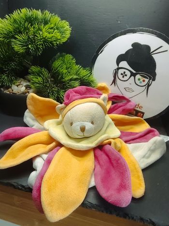 doudou et compagnie ours fleur pétale orange framboise blanc bonnet Collector