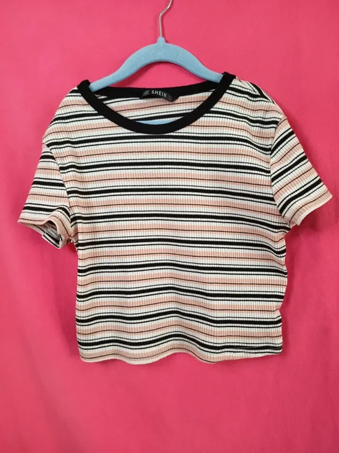 Haut manches courtes enfant fille. Marque Shein (A308)