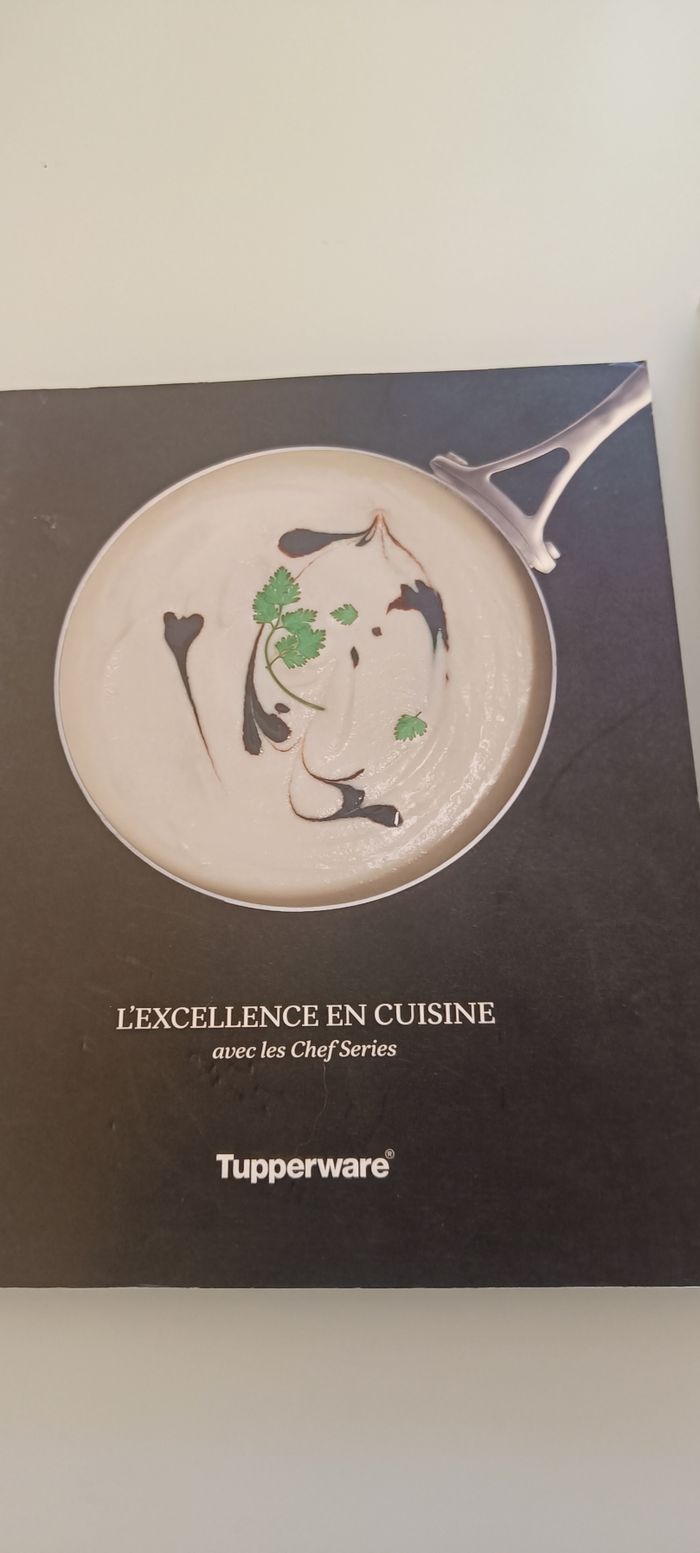 Deux livres de cuisines tupperware