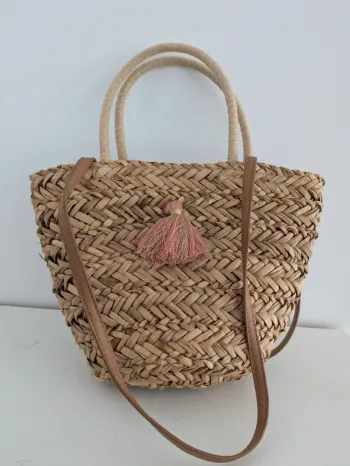 Petit panier en osier a pom-pom Kiabi pour enfants