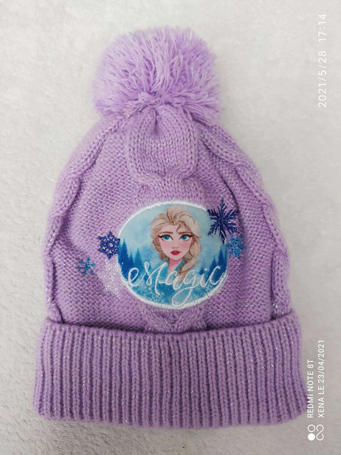 Bonnet d'hiver à pompon lilas Elsa La Reine des Neiges