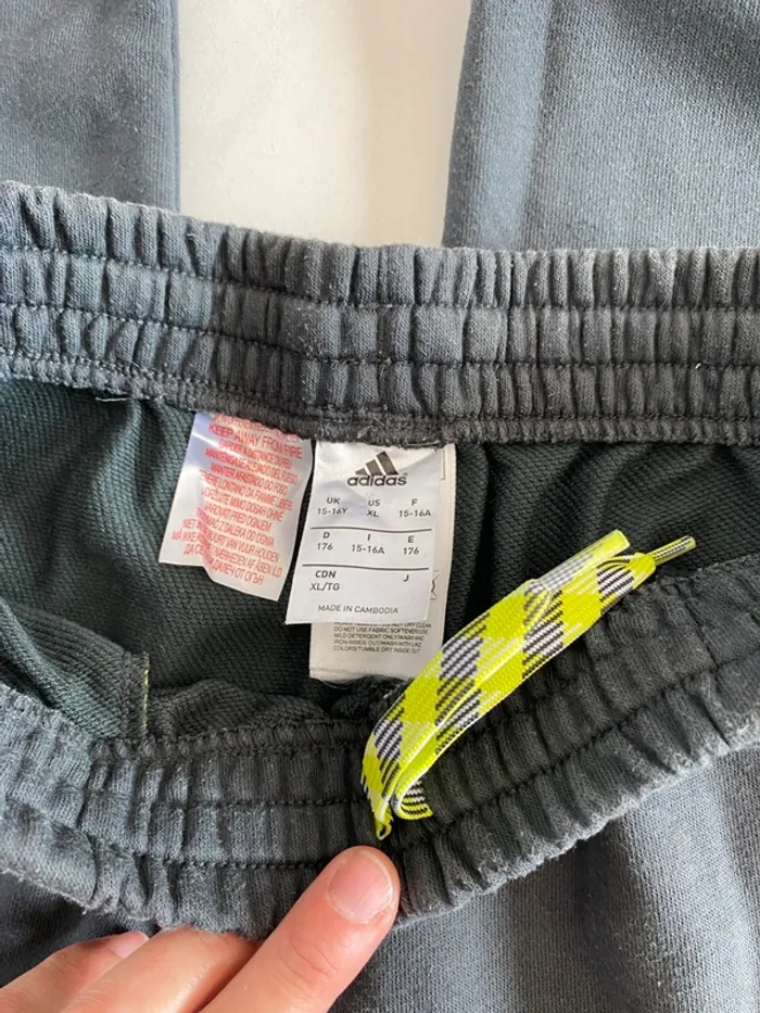 Jogging Adidas Taille 15/16 ans (XS adulte) Look sport & urbain Excellent état ! - photo numéro 4